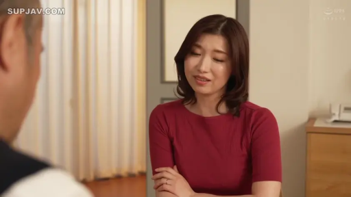 Sitting Posture · Grievance · Half-body close-up · 对话 · Mature woman · Indoor room · Wedding ring · 红色短袖