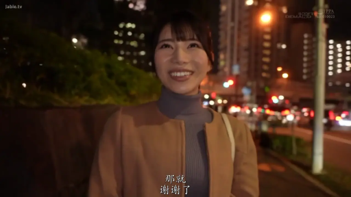 站立 · 注視 · 近景 · 夜景 · 大笑 · 街头 · 呢子大衣