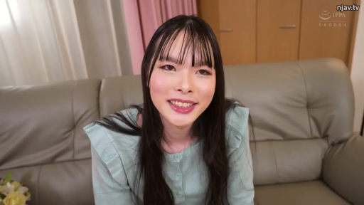 坐姿 · 脸部 · 微笑 · 客厅 · 对视 · 黑长直 · 淑女装