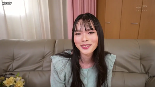 室内 · 交谈 · 自然 · 近景 · 对坐 · 白色针织衫 · 剧情对话