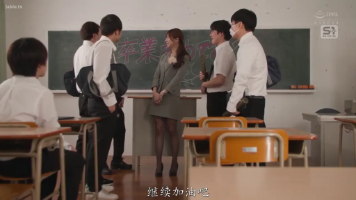 交谈 · 教室 · 站立 · 全景 · 自然 · 黑板 · 多人场景 · 校服与职业套装