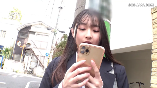 露乳 · 仰卧 · 床上 · 制服 · 私处 · 领带 · 指淫