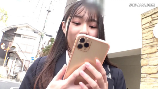 室内 · 脸部 · 白色吊带 · 高潮表情 · 躺卧 · 画面模糊 · 捏脸