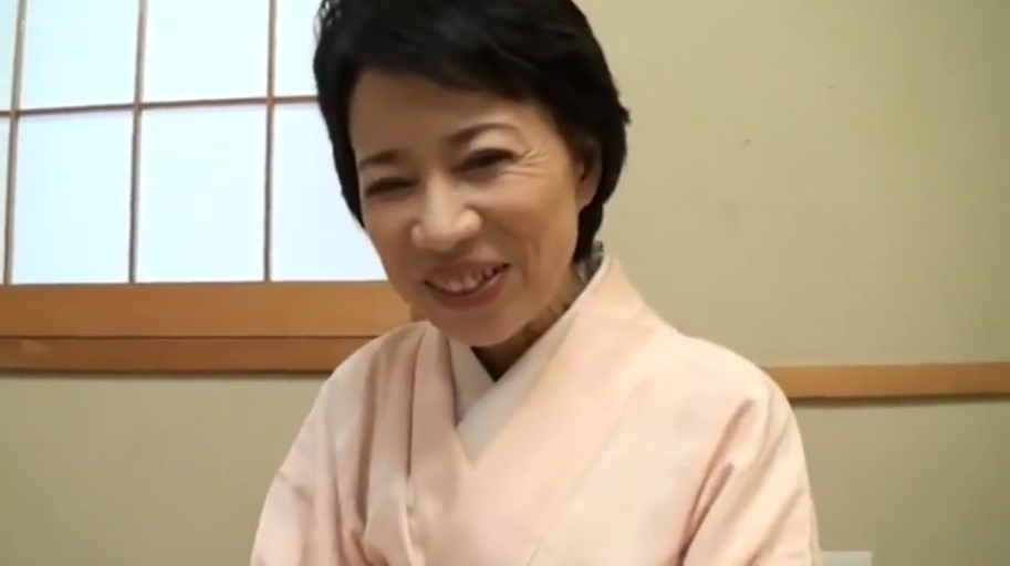 全裸 · 卧室 · 床 · 自然 · M字开腿 · 阴部特写 · 白虎 · 姿态展示