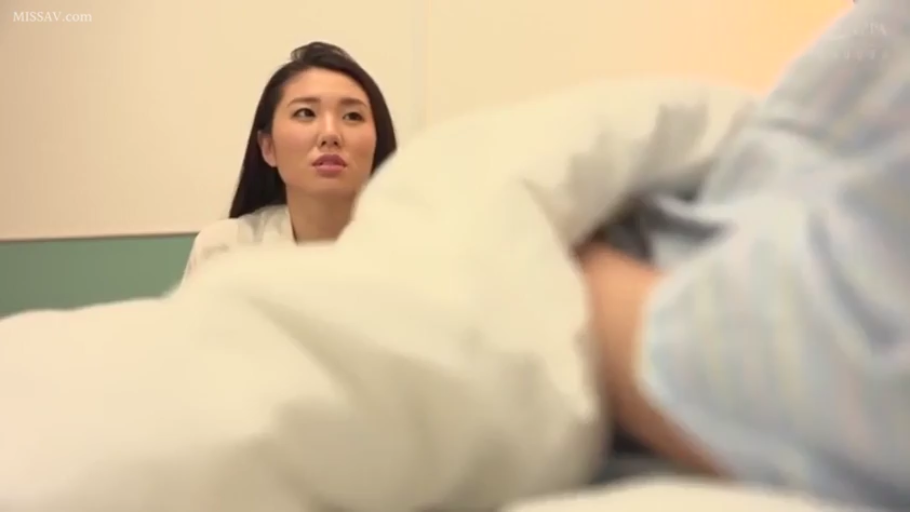 座り姿勢 · 白大褂 · ロールプレイング · 顔部のクローズアップ · 交流 · 病院の病室 · 被子 · 表情严肃