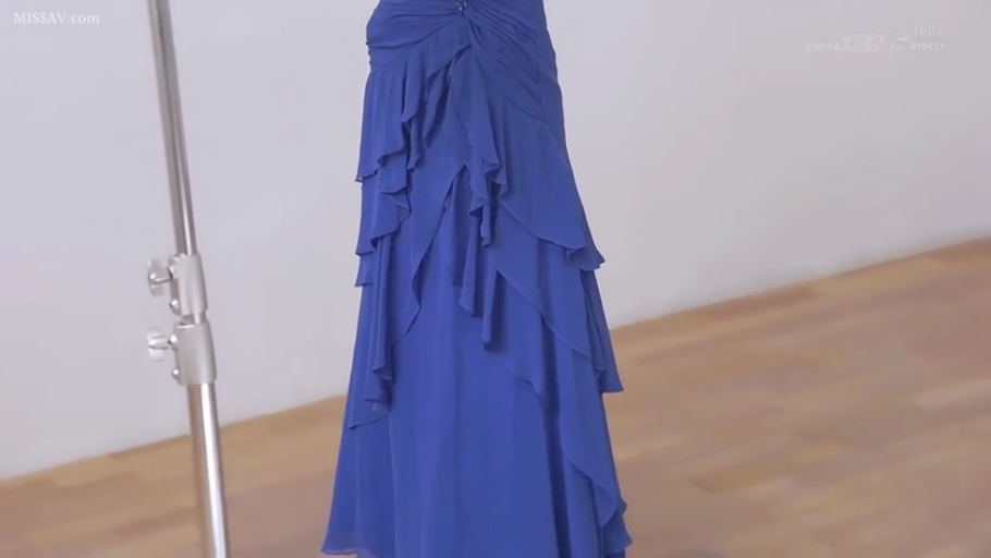 站立 · 摄影棚 · 下半身 · 静态 · 蓝色长裙 · 支架