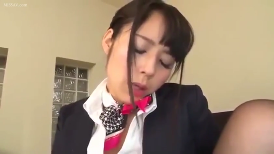 后入式 · 黑色短裙 · 床上 · 特写 · 抽插 · 床褥 · 交媾