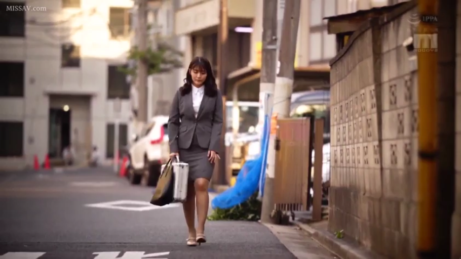 卧室 · 站立 · 常服 · 窥视 · 黑暗 · 吸尘器