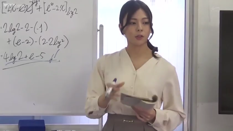 忧郁 · 站立 · 和室 · 面部特写 · 对视 · 齐肩发 · 波点背心