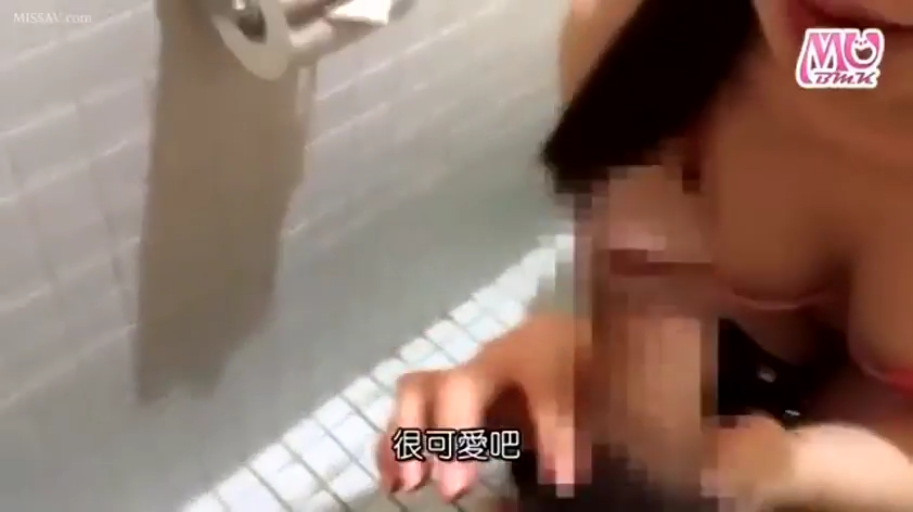 专注 · 口交 · 马赛克 · 跪姿 · 近景 · 内衣 · 洗手间 · 卫生纸