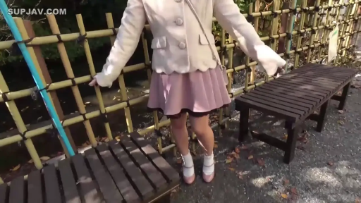 站姿 · 腿部 · 公园 · 粉色皮鞋