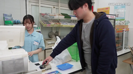 站立 · 平静 · 便利店 · 便利店制服 · 收银机 · 职场生活 · 购物支付