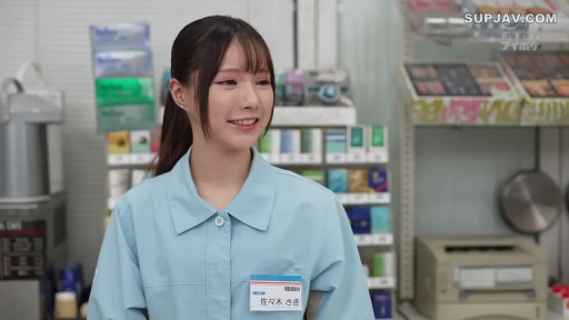 室内 · 站立 · 微笑 · 半身特写 · 便利店 · 货架 · 服务 · 便利店工装