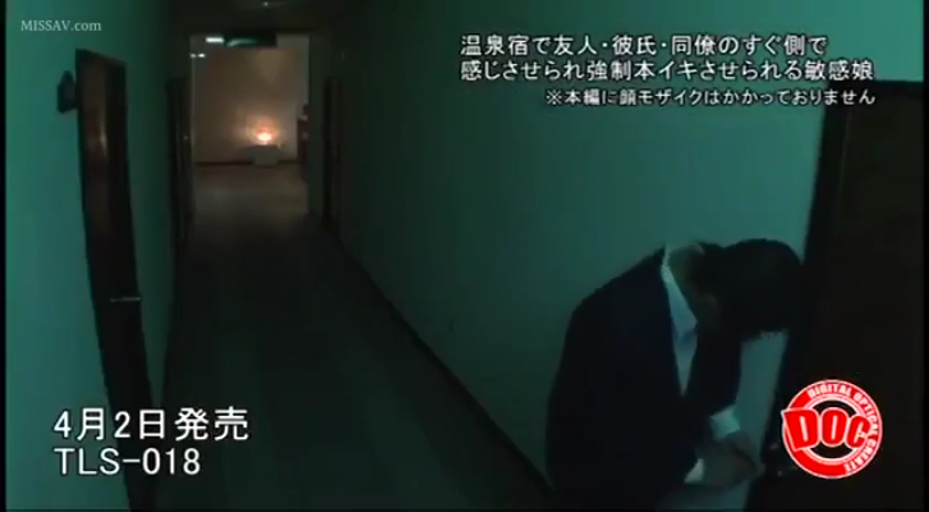 抽插 · 全裸 · 卧室 · 因动作模糊 · 后入式 · 中景 · 木制家具 · 动态模糊