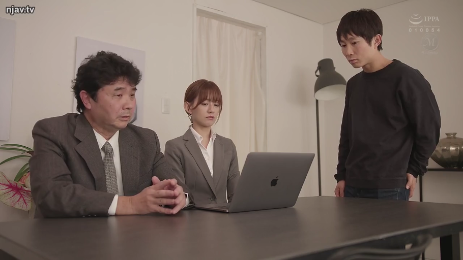 坐姿 · 严肃 · 办公室 · 中景 · 笔记本电脑 · 西装 · 三人 · 会议