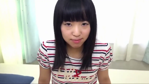 室内 · 座り姿勢 · 注視 · 特写 · ストライプの上着 · 淡然 · 齐刘海