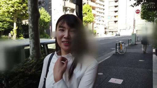 室内 · 专注 · 口交 · 跪姿 · 第一人称视角 · 阴茎 · 口腔特写 · 浴袍