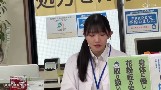 坐姿 · 白大褂 · 面部 · 专注 · 制服诱惑 · 告示牌 · 咨询 · 药局