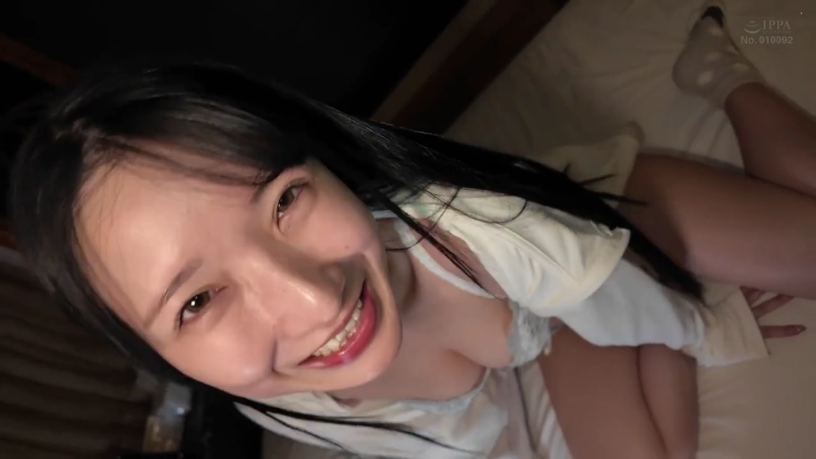 顔部のクローズアップ · 寝室 · 内衣