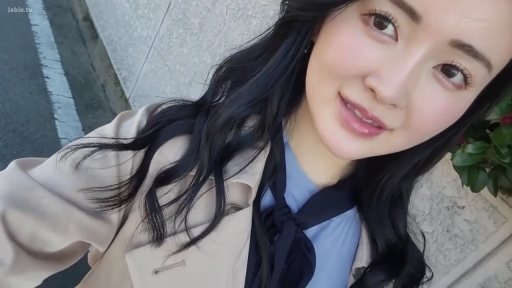 字幕 · 站姿 · 微笑 · 屋外 · 是 · 自拍 · トレンチコート