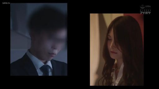 室内 · 真剣 · 顔 · 站立 · 携帯電話 · スーツ · 通話 · 分屏