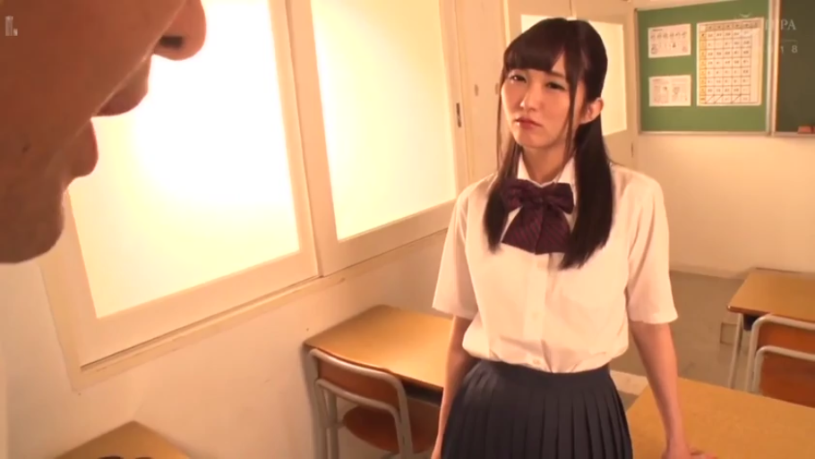 室内 · 面部特写 · 仰头 · 迷离陶醉 · 熟女 · 高潮反应 · 斑马纹上衣
