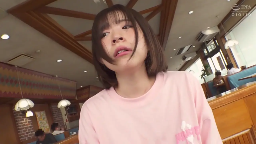 室内 · 白衬衫 · 微笑 · 对视 · 面对面 · 女同 · 侧脸特写 · 耳钉