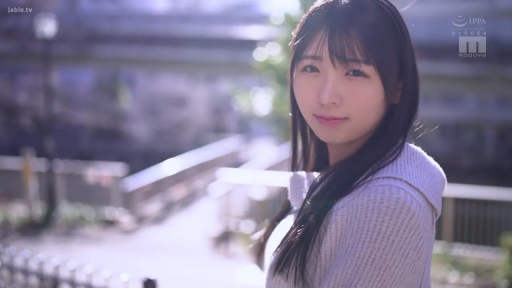 脸部 · 站立 · 微笑 · 清纯 · 户外 · 毛衣 · 散步