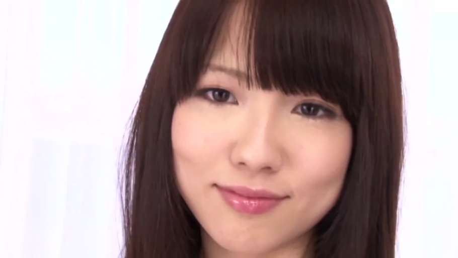 Indoor · Smile · 面部特写 · Gaze · Everyday clothing · Front face · 个人写真