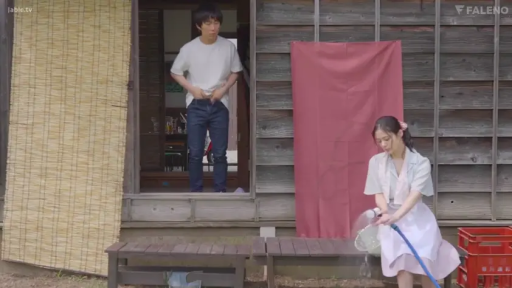 Stand · 全景 · 平静 · Apron · 传统木屋 · 塑料筐 · 日本剧情 · 整理裤子