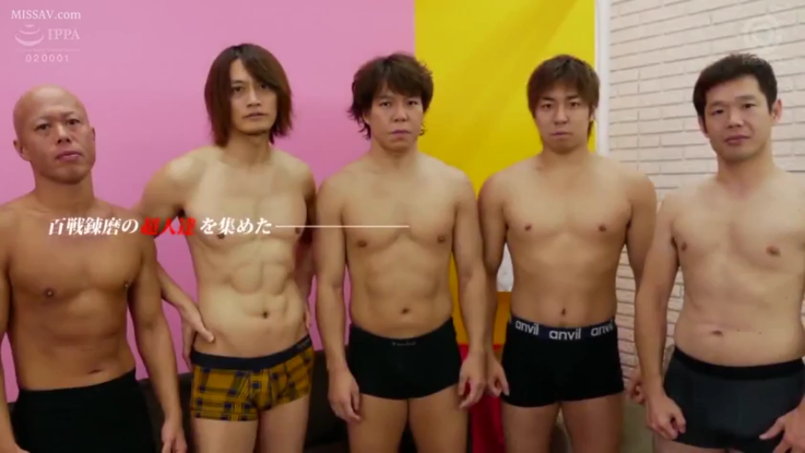 严肃 · 展示 · 站姿 · 全景 · 多人 · 内裤 · 影棚 · 背景墙