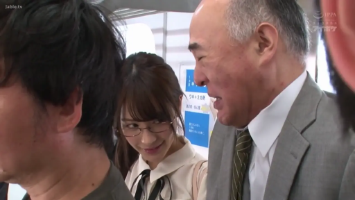 面部 · 站立 · 西装 · 电车