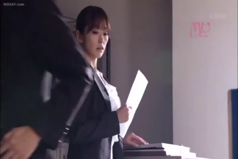 全景 · 暗室 · 水手服 · 调教 · 侧卧 · 锁链 · 恐惧 · 监禁