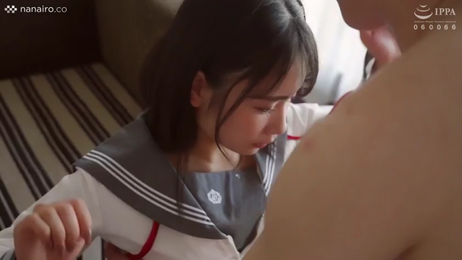 室内 · 俯身 · 脸部 · 委屈 · 凝视 · 制服诱惑 · 日系水手服