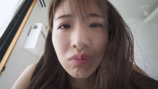 室内 · 脸部特写 · 迷离 · 裸体 · 注视 · 俯视