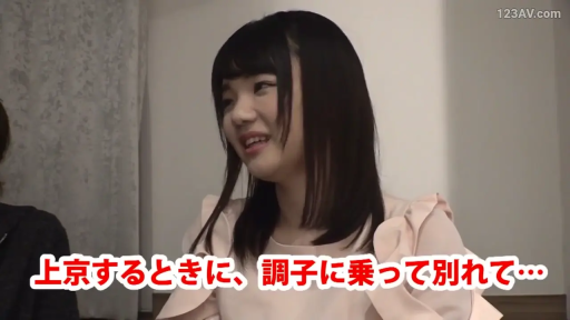 室内 · 坐姿 · 字幕 · 自然 · 面部特写 · 谈话 · 粉色上衣