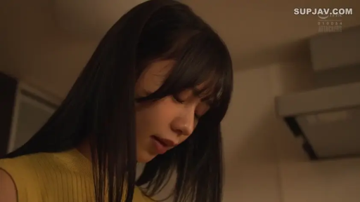 室内 · 憂鬱 · 頭を下げる · 顔部のクローズアップ · ニットセーター · 横顔