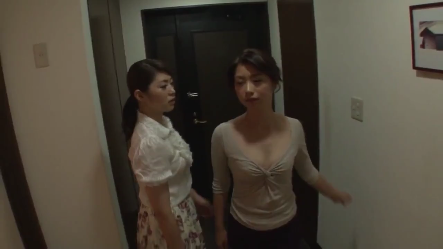 Serious · Stand · shirt · Corridor · 交流 · Japanese AV