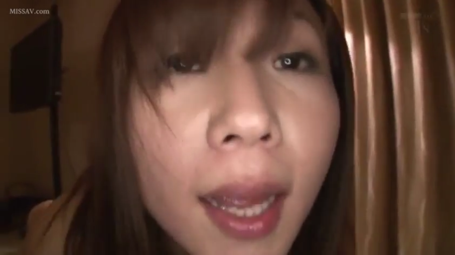 俯身 · 脸部特写 · 卧室 · 裸体 · 诱惑 · 长发 · 挑逗