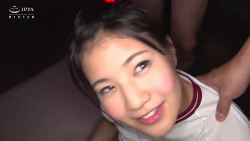 室内 · 面部 · 跪姿 · 第一人称视角 · 运动服 · 仰望 · 被按压