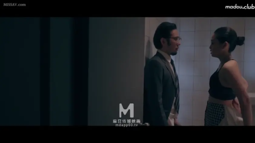 真剣 · メガネ · 中景 · 格纹裙 · 洗面所 · 職場のストーリー · 站立对视 · 解开衬衫扣子