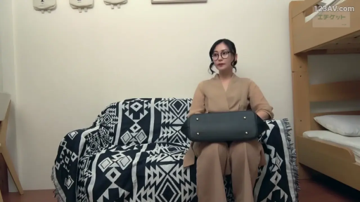 Indoor · Sitting Posture · Glasses · Medium shot · 平静 · Handbag · Suit · 持包