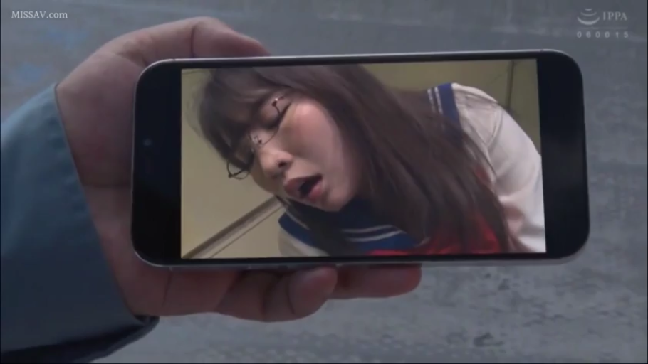 室内 · 性交 · 俯身 · 眼镜 · 脸部特写 · 销魂 · 水手服 · 长发