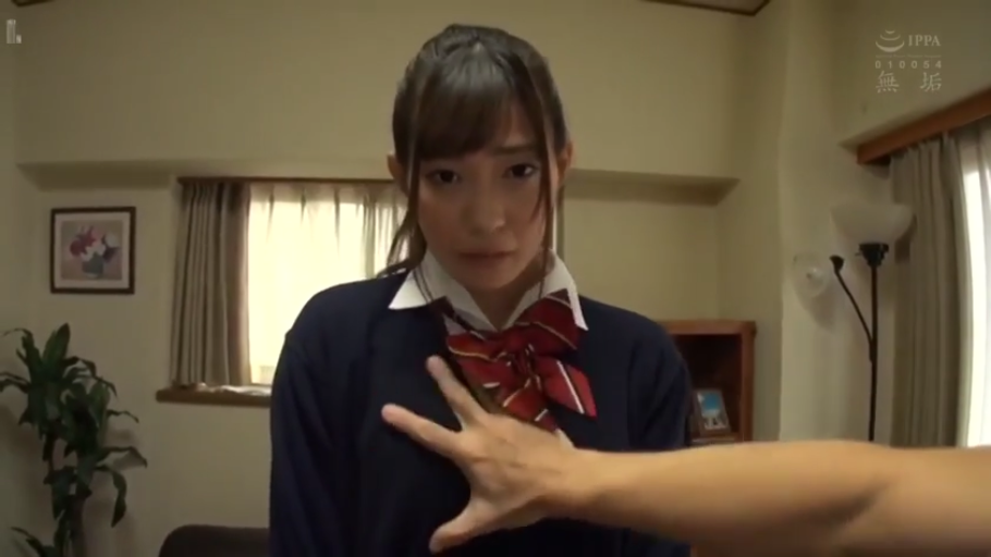 室内 · 委屈 · 站立 · 半身 · 学生制服 · 摸胸