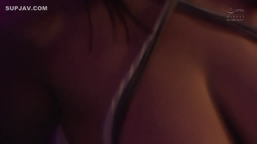 面部 · 微笑 · 常服 · 近づいて · 紫色灯光 · 夜店 · 聚会