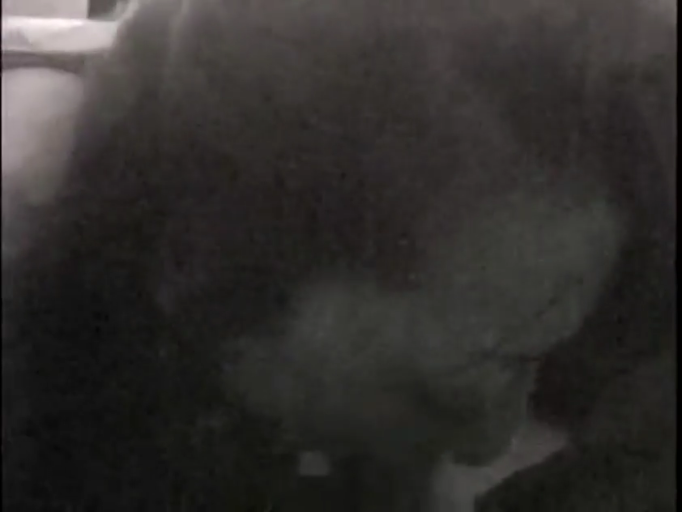 室内 · 俯身 · 口交 · 闭眼 · 头部特写 · 赤裸 · 黑白