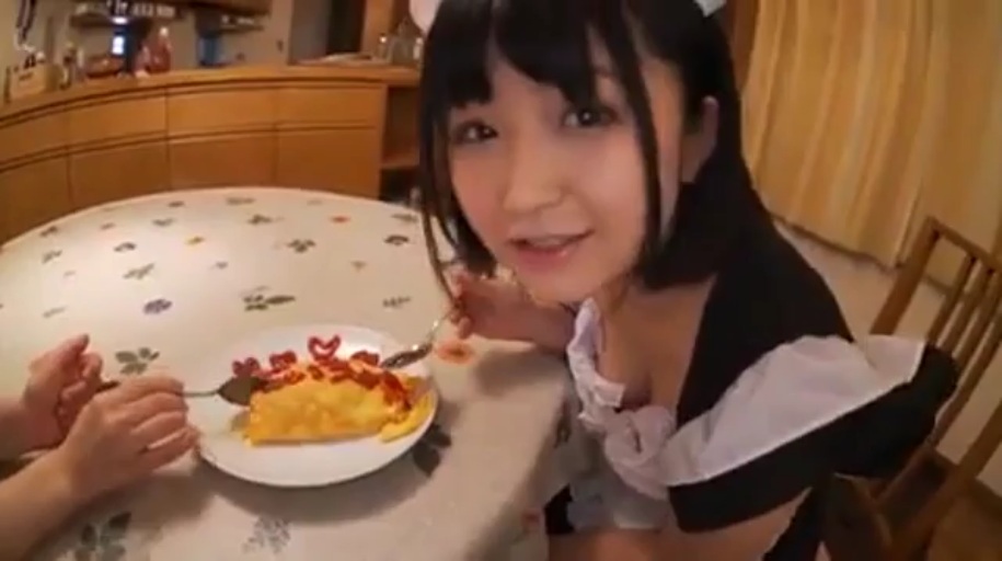 坐姿 · 面部 · 微笑 · 第一人称视角 · 女仆装 · 餐厅 · 互动 · 蛋包饭