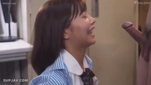 室内 · 口交 · 微笑 · ストライプシャツ · 跪き姿勢 · テーブル · 成人内容 · 陰茎