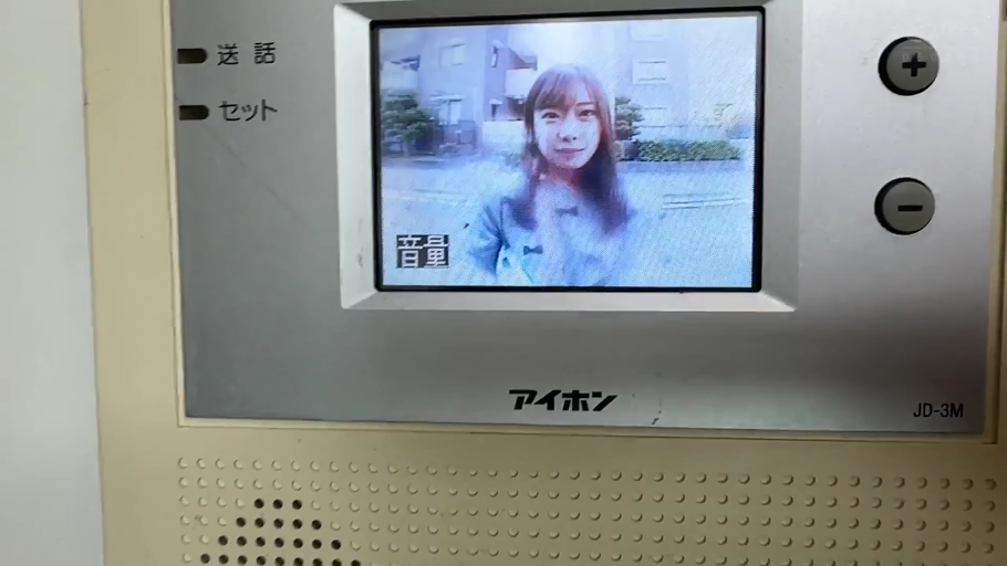 室内 · 迷离 · 性行为 · 跪姿 · 上半身特写 · 调教 · 项圈 · 白色吊带内衣