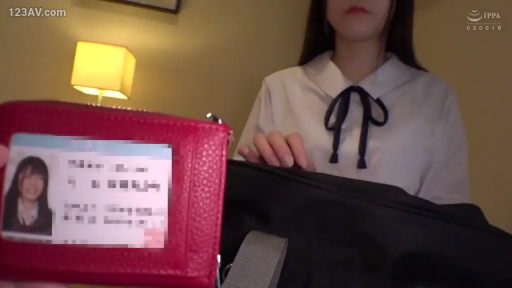 室内 · 坐姿 · JK制服 · 无表情 · 展示证件 · 证件特写 · 红色卡包 · 身份验证